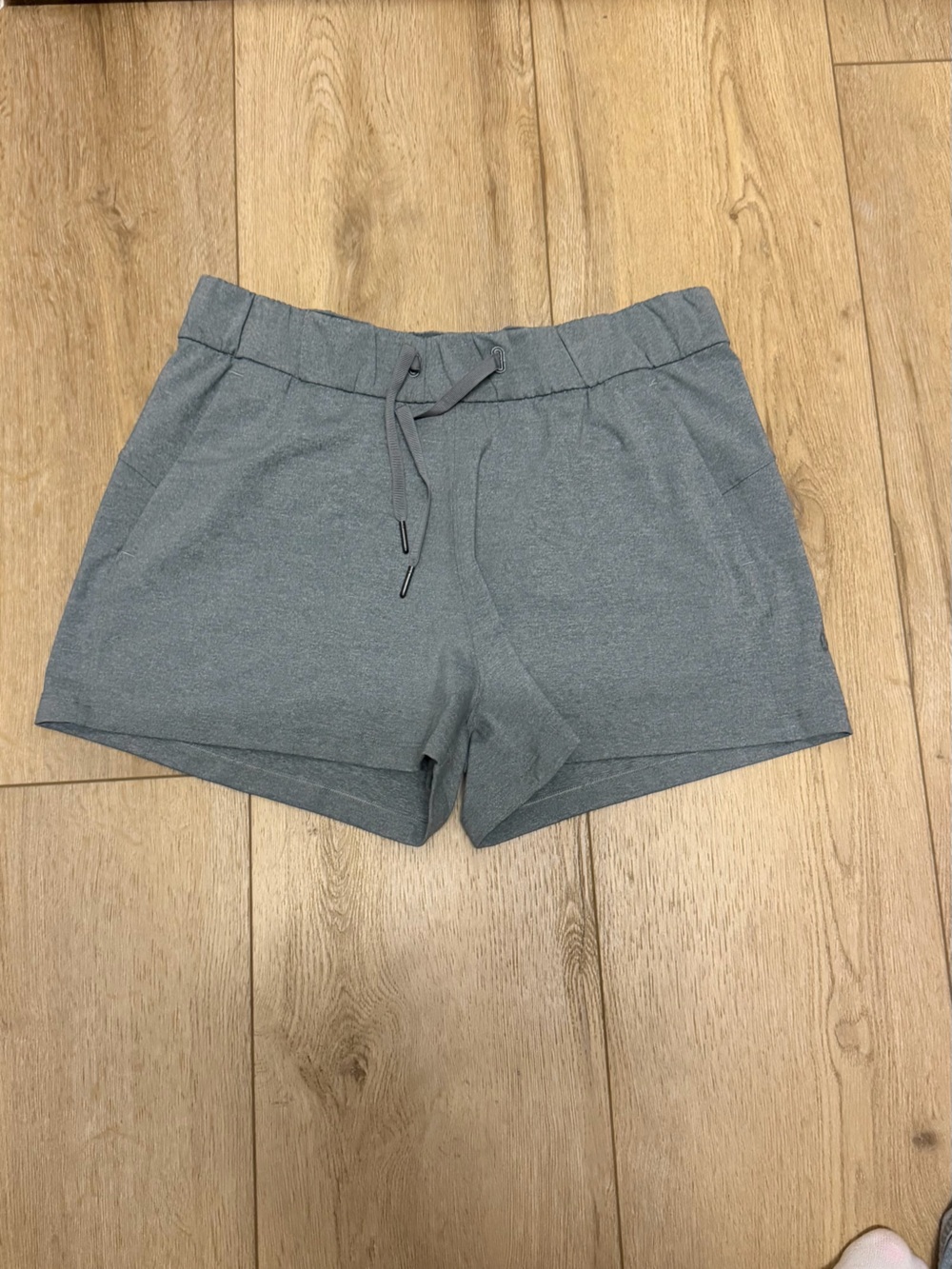 Lululemon On The Fly Shorts 2.5” Heathered gray Size 8 Luxtreme